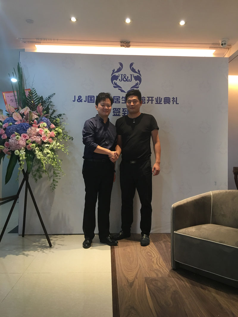 圖左為鄒總，圖右為英嘉尼杜總