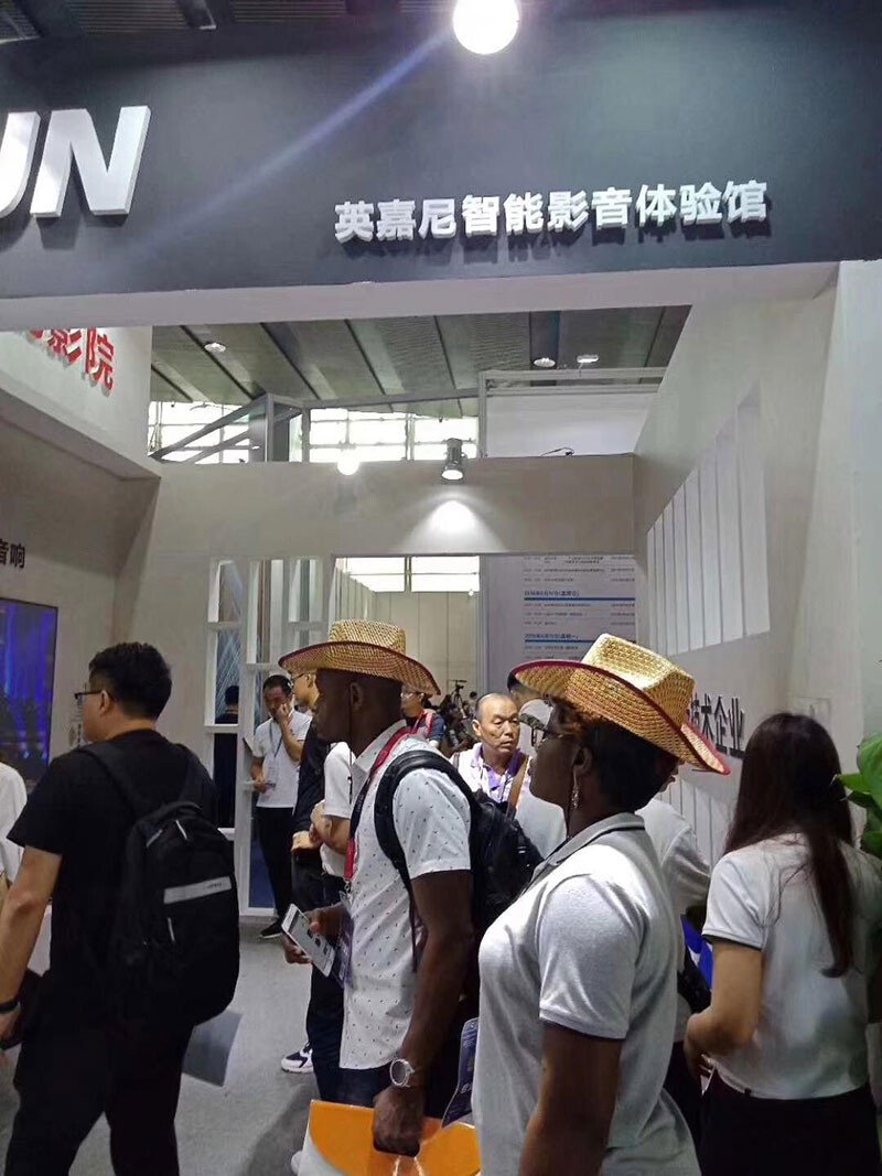 外國參展嘉賓不遠(yuǎn)萬里蒞臨展位體驗(yàn)